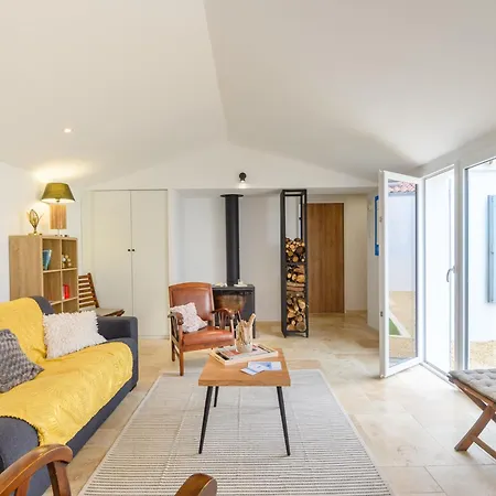 Charme De Port Morin By Interhome