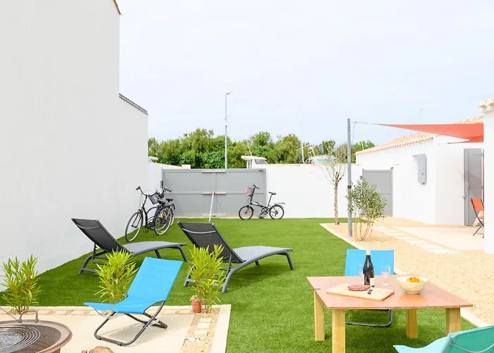 Charme De Port Morin By Interhome