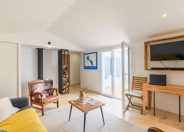 Charme De Port Morin By Interhome Casa de Férias