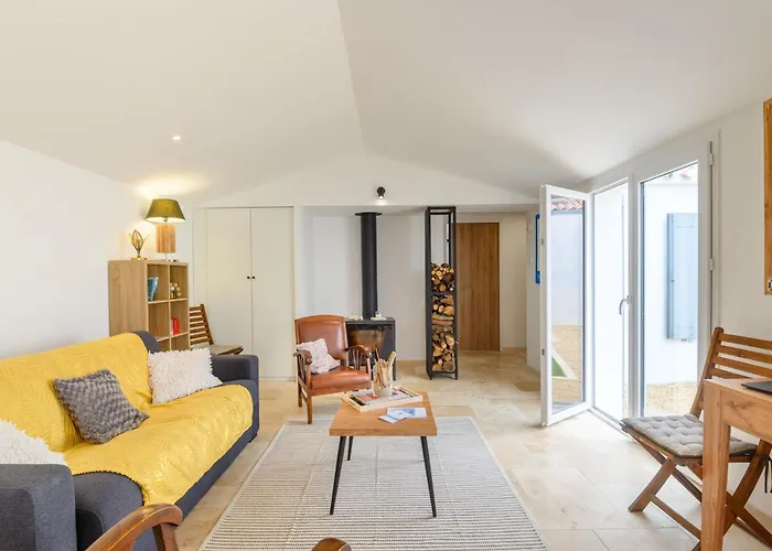 Charme De Port Morin By Interhome